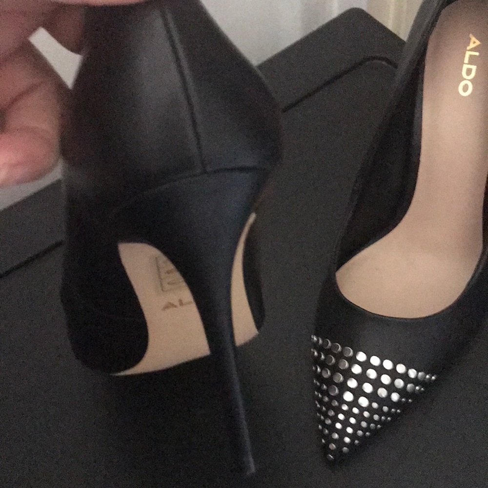 Shoes - Picture 3 of 4